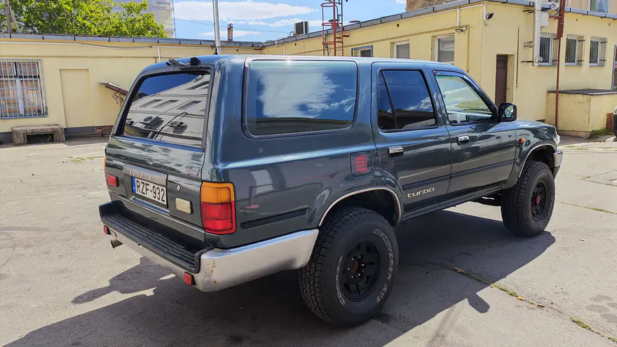 Toyota 4Runner terepjáró hátsó oldalsó és csomagtérablakainak hő- és belátásvédő fóliázása